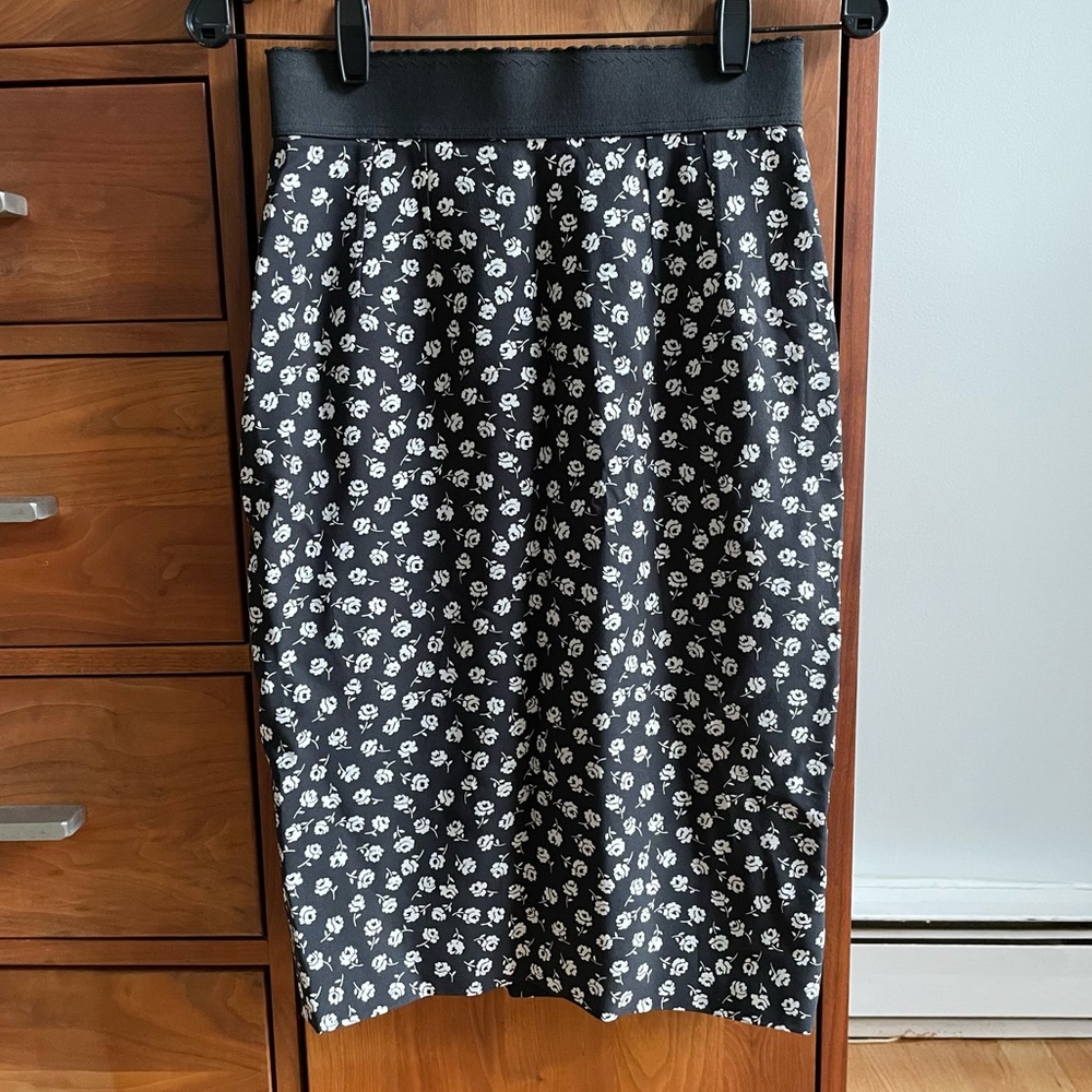Dolce & Gabbana Floral Midi Skirt in Black - Size IT40
